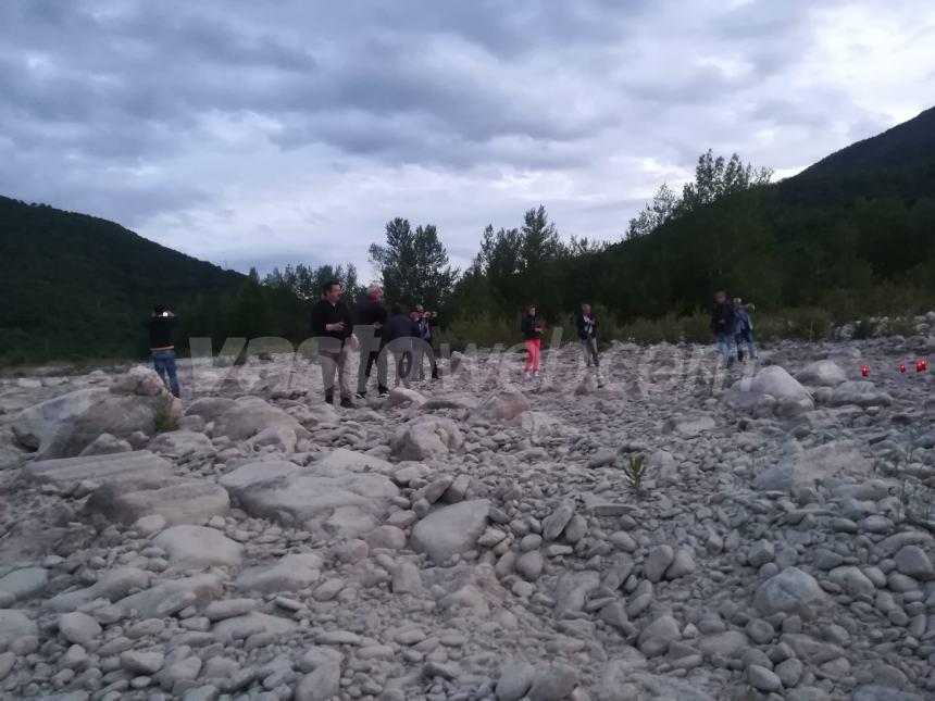 Tratto del fiume Trigno scompare, i cittadini celebrano il funerale