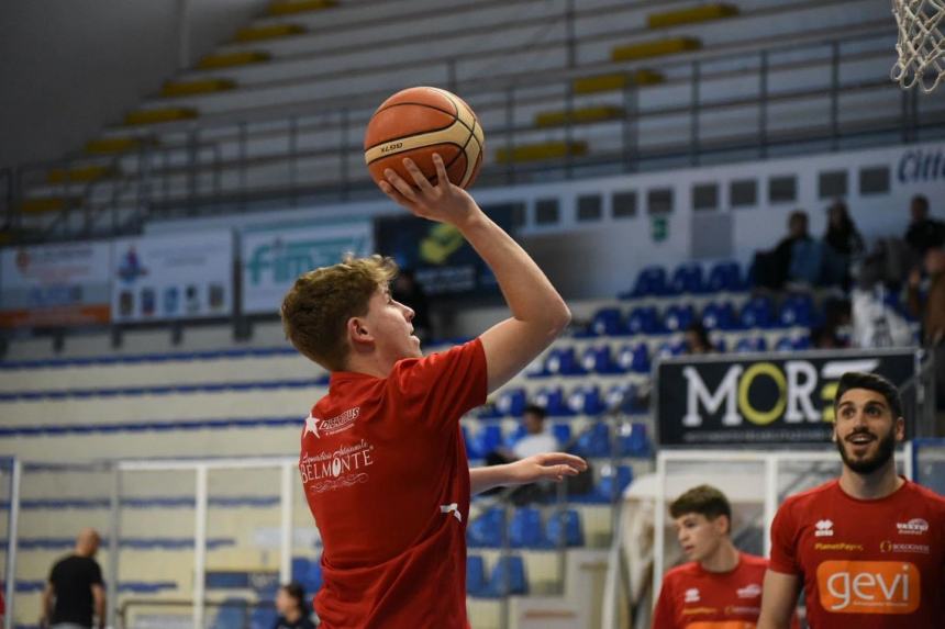 Vasto Basket, la semifinale playoff è tua: Roseto schiantato con 100 punti