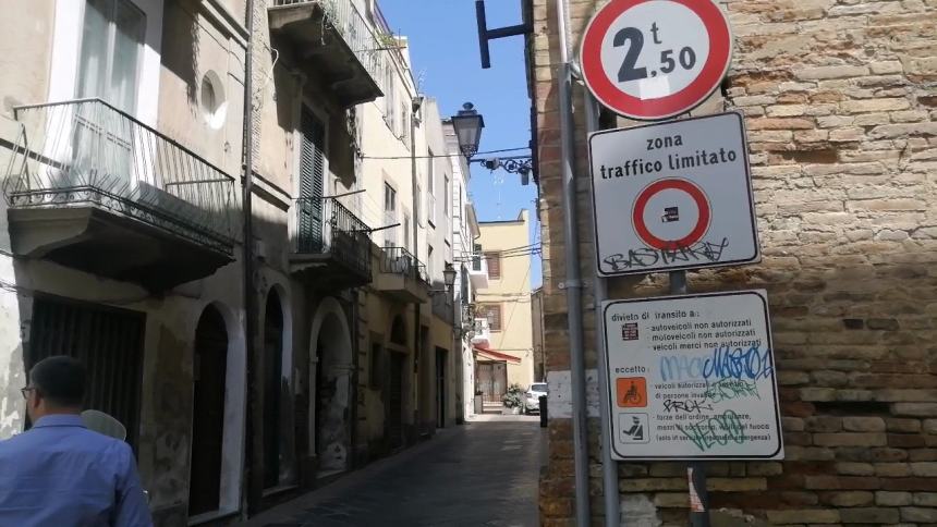 Telecamere, dissuasori a scomparsa e lettori ottici: ecco le novità in centro a Vasto