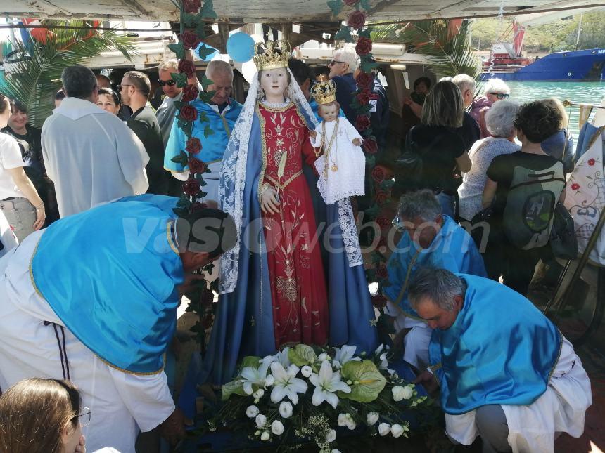 Madonna di Pennaluce, in tanti alla processione in mare: "Emozione di fede e tradizione" 