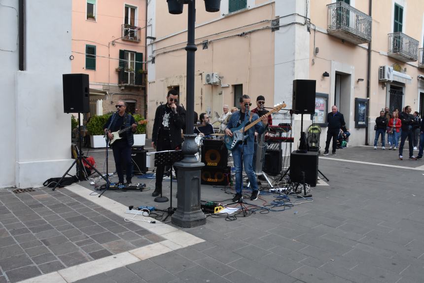 Lo "struscio" festivo: musica e divertimento nel Primo maggio termolese