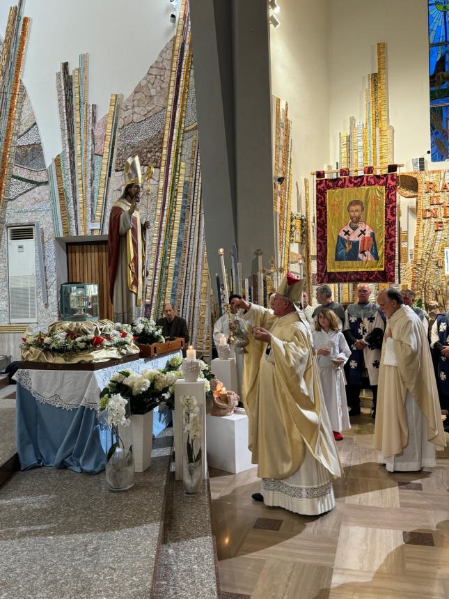 L'intronizzazione di San Timoteo alla festa parrocchiale del compatrono