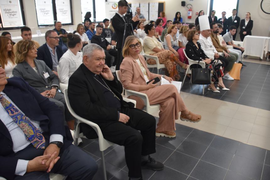 L'inaugurazione del concorso di pasticceria per ragazzi speciali 