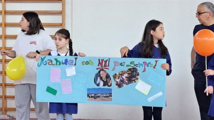 Benedizione della palestra della scuola di via Po: «Manuel con noi per sempre»