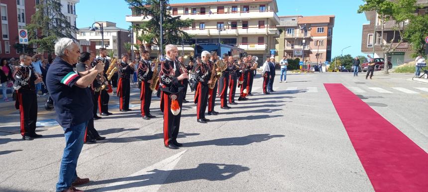 La cerimonia con l'Arma dei Carabinieri