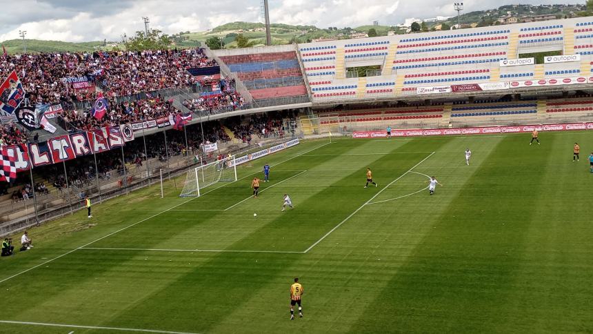 Pareggio 1-1 nel derby, il Termoli segna, poi gol di rigore per il Campobasso 