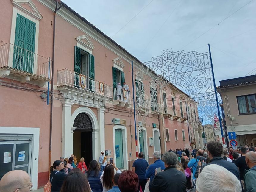 Pollutri in festa: si rinnova il tradizionale lancio dei taralli