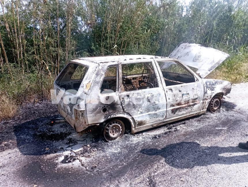 Fiat Uno in fiamme in agro di Cupello, intervento dei Vigili del fuoco