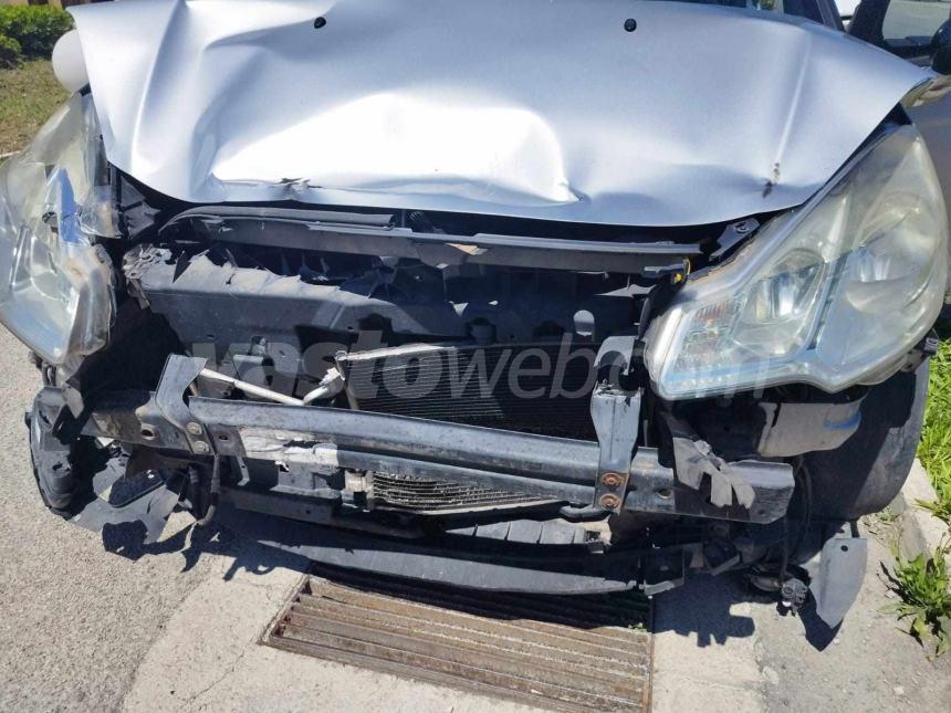 Auto tampona tir sulla Statale 16 a Vasto Marina