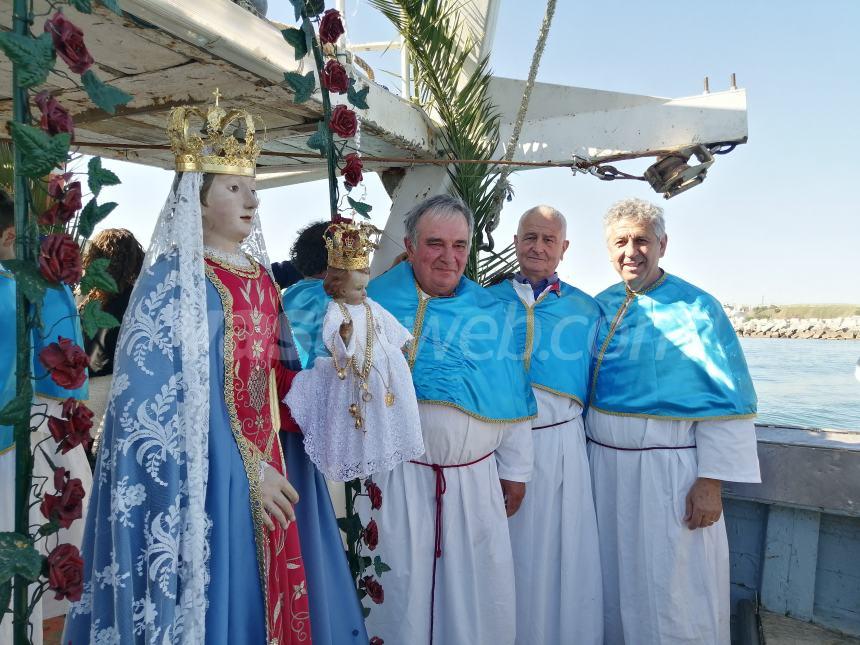 Madonna di Pennaluce, in tanti alla processione in mare: "Emozione di fede e tradizione" 