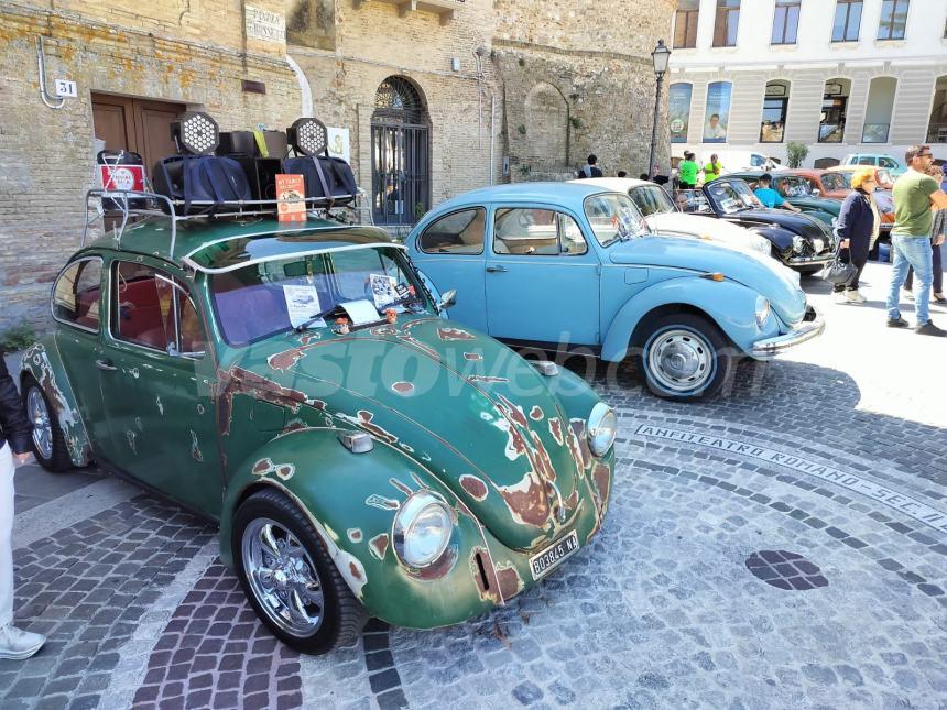 "Bugs on the sea", dalla Porsche alla Dune buggy: icone Volkswagen in piazza Rossetti 