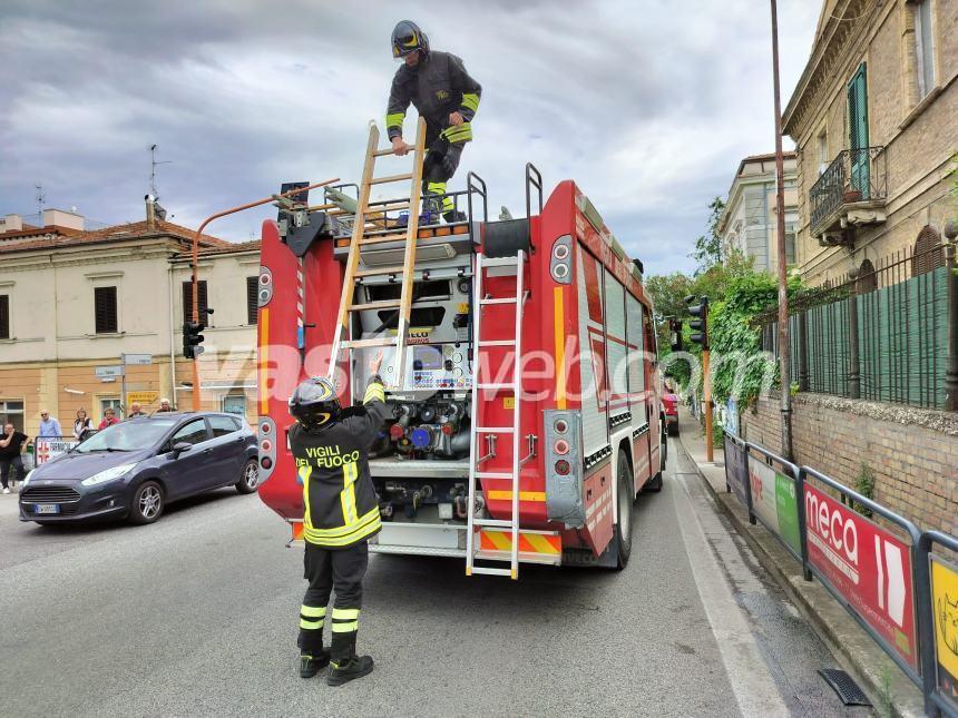 Auto finisce contro muretto a Vasto Marina, ferita una coppia