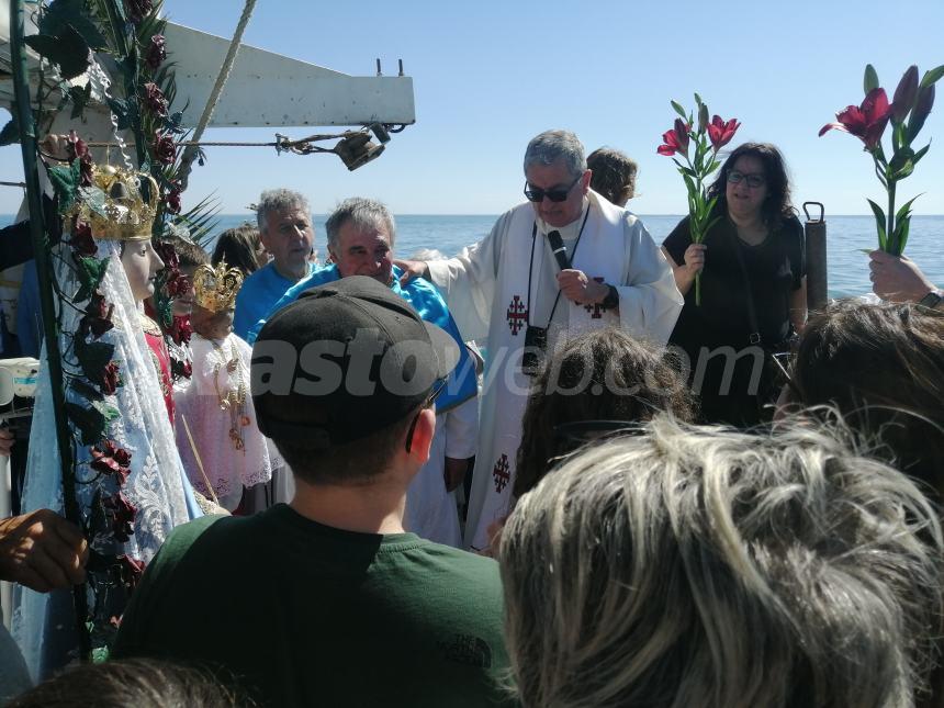 Madonna di Pennaluce, in tanti alla processione in mare: "Emozione di fede e tradizione" 