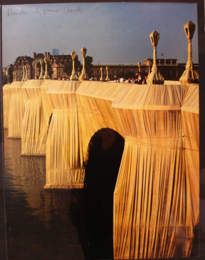 Cinque dipinti: inaugurata la mostra con le immagini di Christo e Jeanne-Claude
