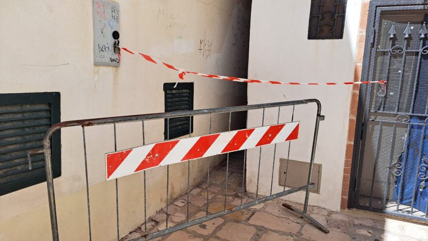 Vigili del fuoco nel borgo antico