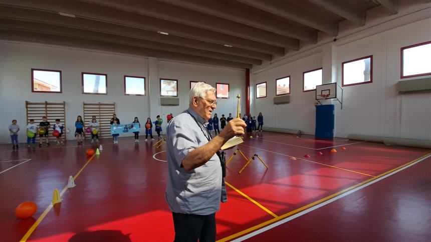 Benedizione della palestra della scuola di via Po: «Manuel con noi per sempre»