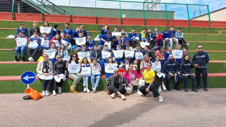 Guida all'educazione stradale con gli alunni di Montenero