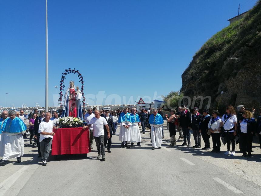 Madonna di Pennaluce, in tanti alla processione in mare: "Emozione di fede e tradizione" 