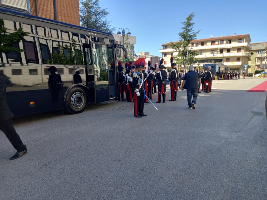 La cerimonia con l'Arma dei Carabinieri