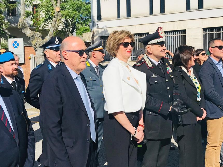 La cerimonia con l'Arma dei Carabinieri