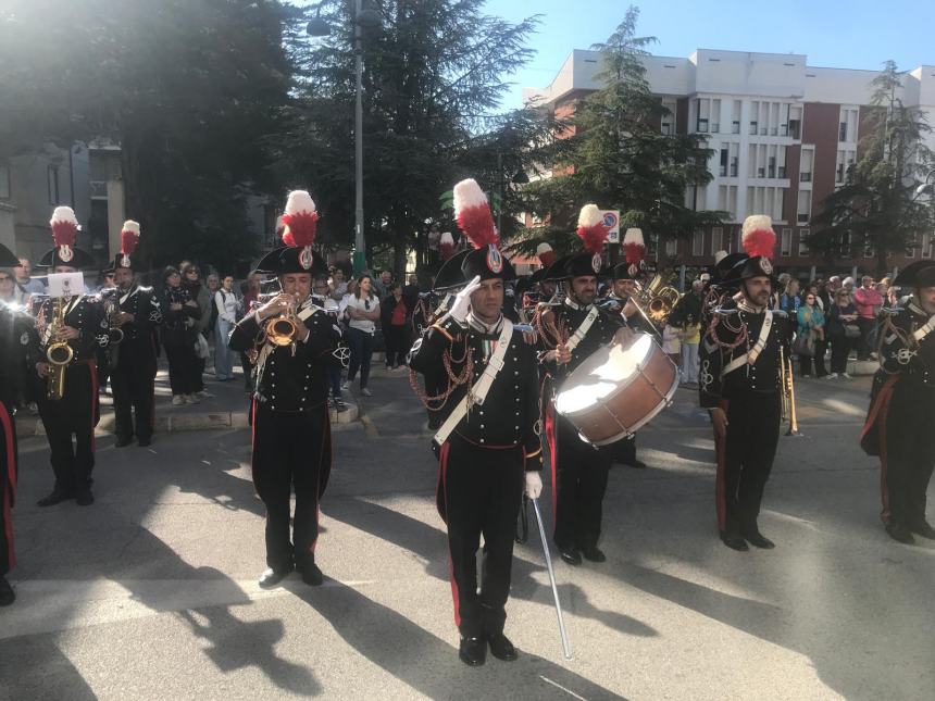 La cerimonia con l'Arma dei Carabinieri