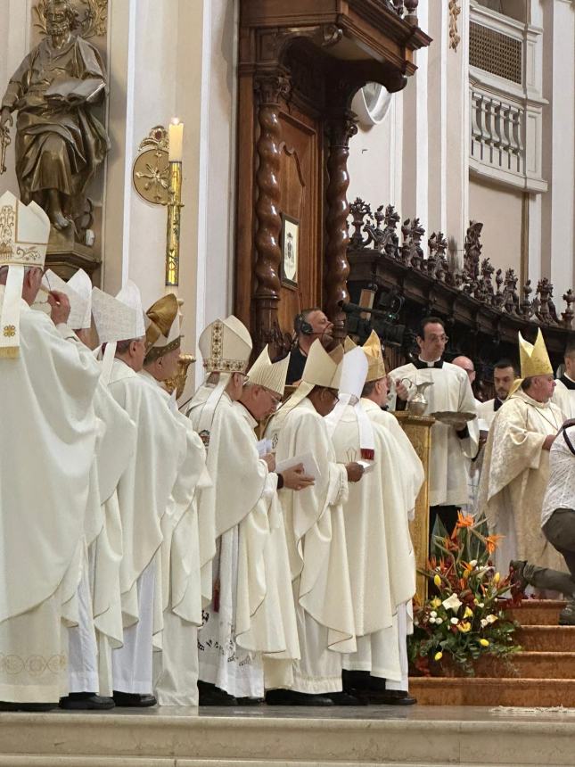 A Chieti  la cerimonia di ordinazione di Mauro Lalli come Arcivescovo e Nunzio Apostolico