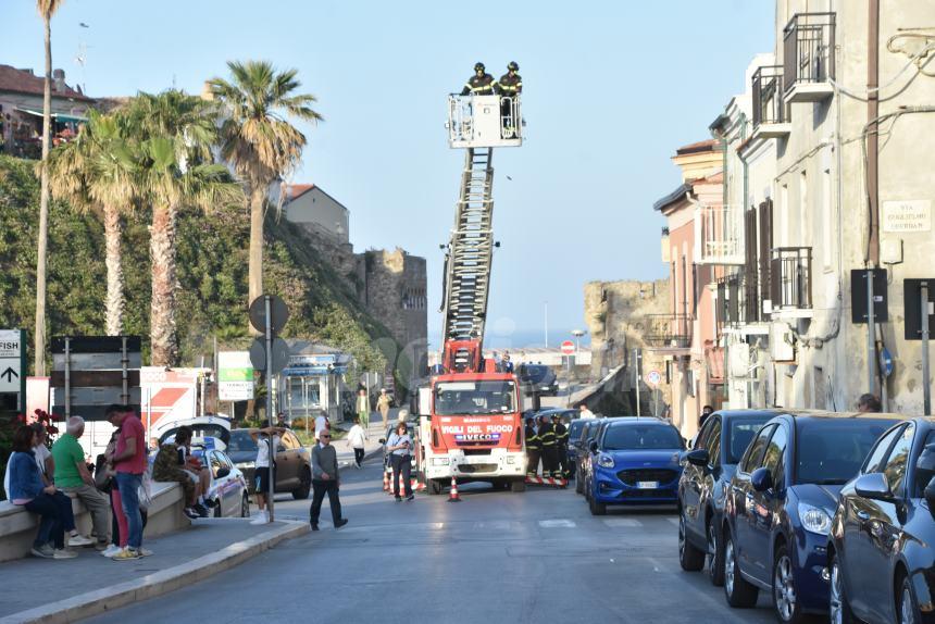 Vigili del fuoco in via Roma