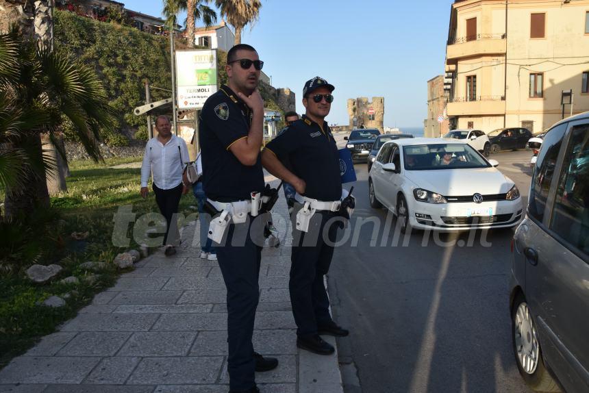 Vigili urbani in via Roma