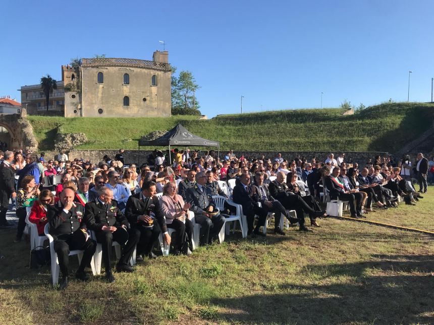 La cerimonia con l'Arma dei Carabinieri