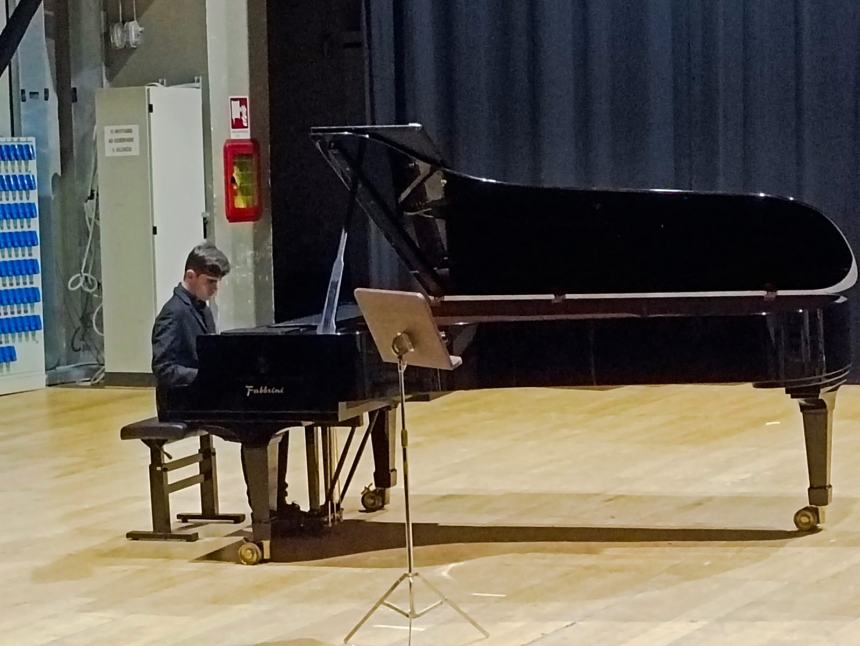 Trionfi per  Emanuele Santoro al pianoforte  nel concorso “Anxanum Music Awards”