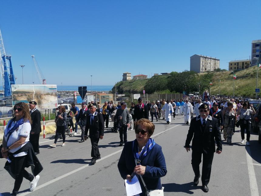 Madonna di Pennaluce, in tanti alla processione in mare: "Emozione di fede e tradizione" 