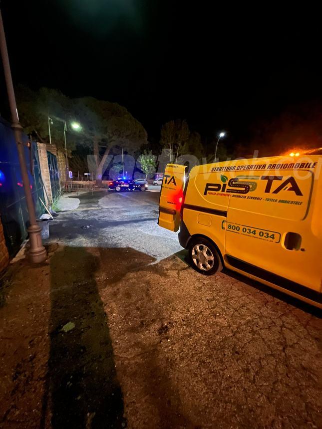 Auto in fiamme davanti all’Aragona, intervengono i vigili del fuoco