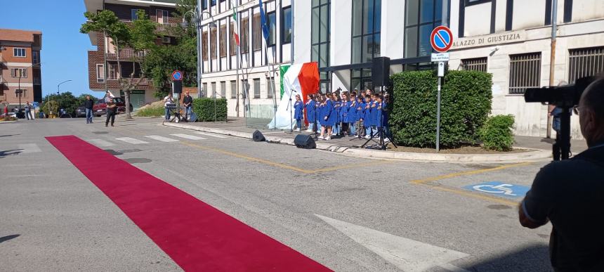 La cerimonia con l'Arma dei Carabinieri