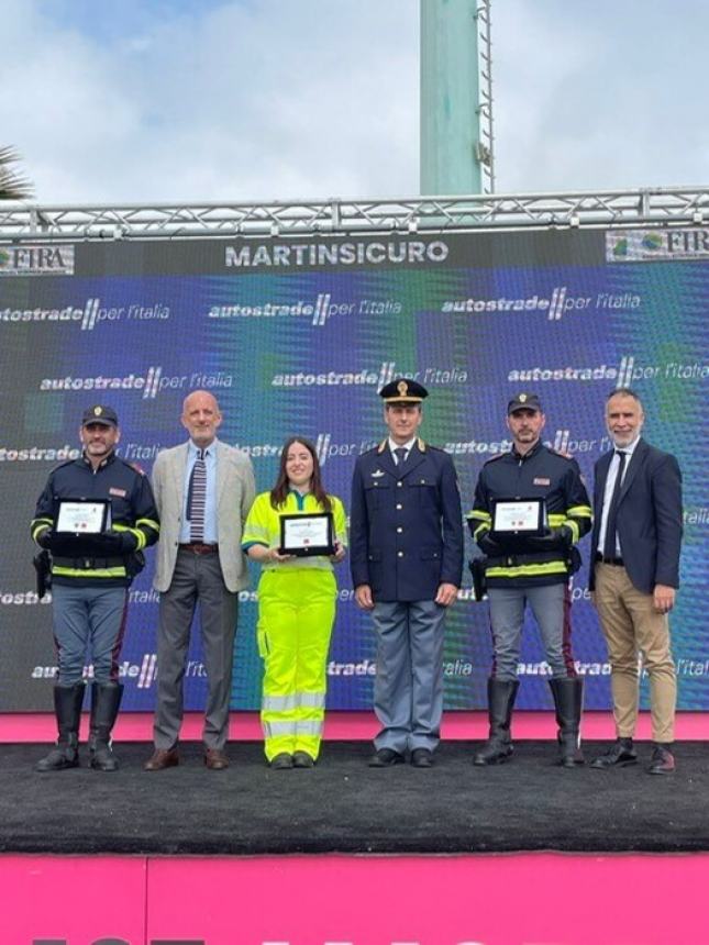 Premiati gli agenti Michele Di Foglio e Riccardo Pelliccia, salvarono una famiglia dall'incendio della loro auto