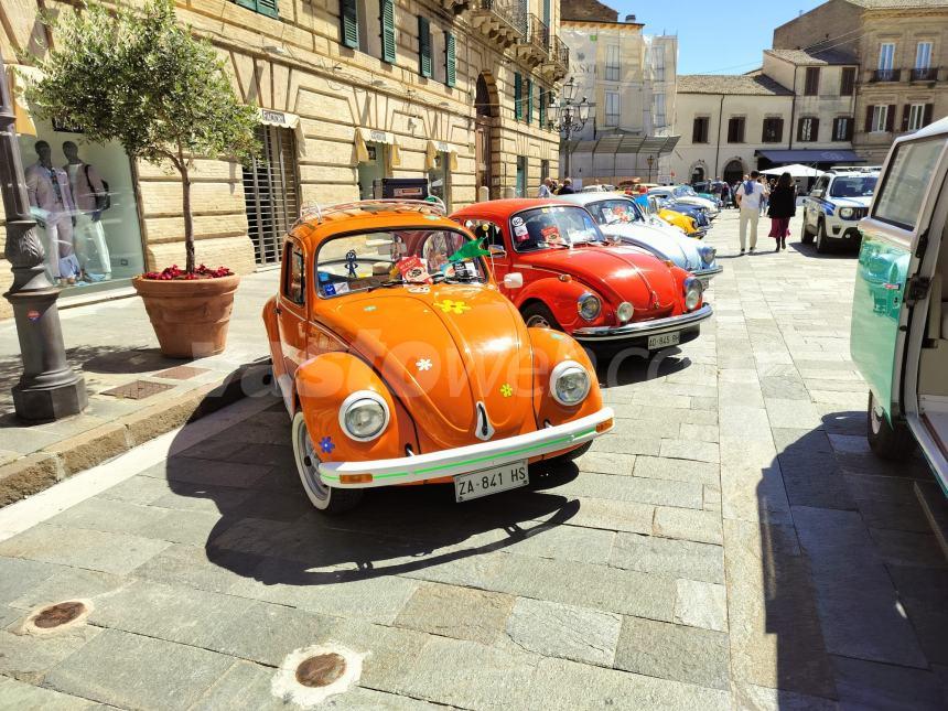 "Bugs on the sea", dalla Porsche alla Dune buggy: icone Volkswagen in piazza Rossetti 