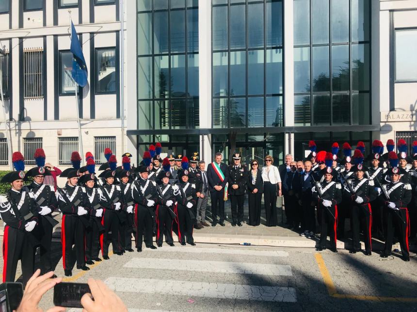 La cerimonia con l'Arma dei Carabinieri