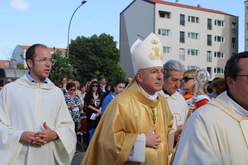 Tanti fedeli ai Salesiani per la  festa in onore di Maria Ausiliatrice