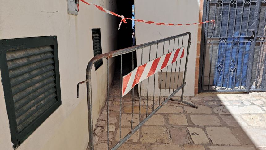 Vigili del fuoco nel borgo antico