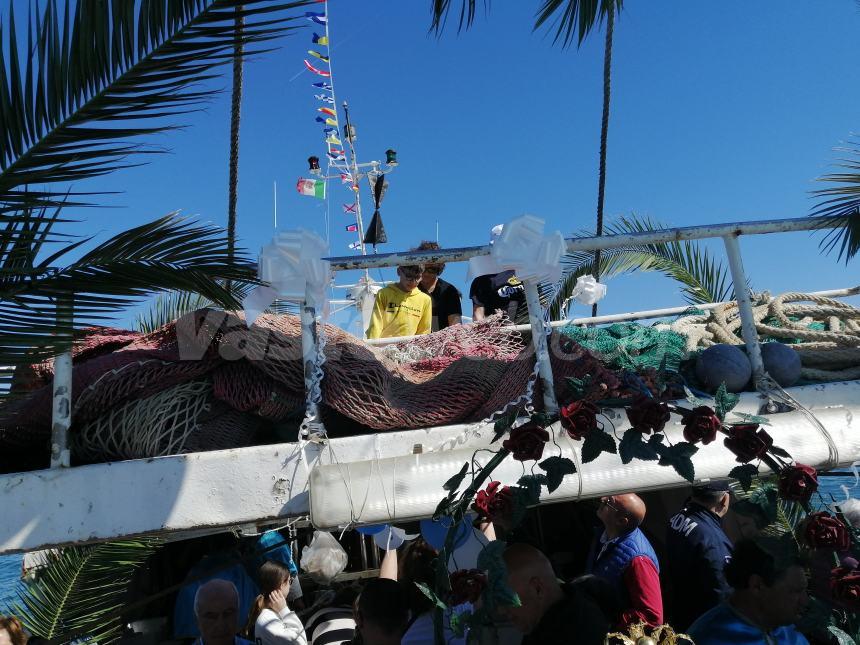 Madonna di Pennaluce, in tanti alla processione in mare: "Emozione di fede e tradizione" 