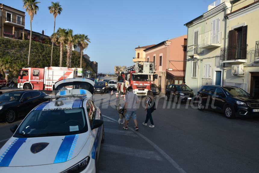 Vigili del fuoco in via Roma