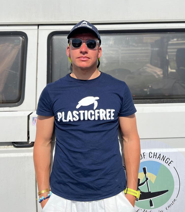 Fa tappa in Abruzzo la canoa di Leone Ortega per il Giro d'Italia Plastic Free