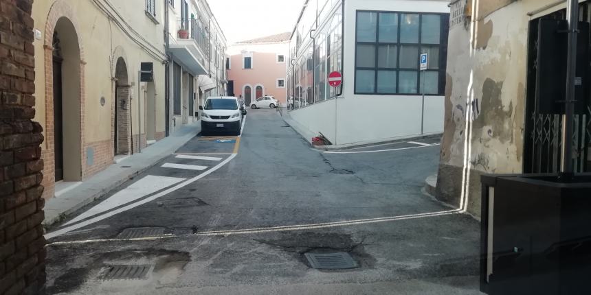 "Diminuiscono i posti auto nel centro storico, si riservino dei posti per residenti in via Cavour"