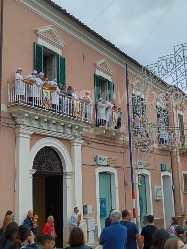 Pollutri in festa: si rinnova il tradizionale lancio dei taralli