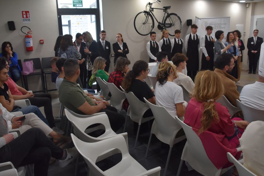 L'inaugurazione del concorso di pasticceria per ragazzi speciali 