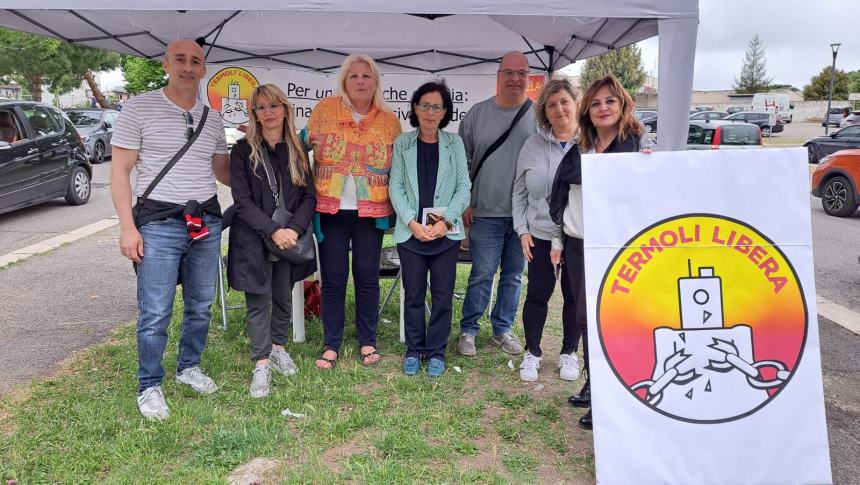 Il gazebo di Termoli Libera a San Pietro