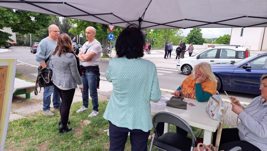 Il gazebo di Termoli Libera a San Pietro