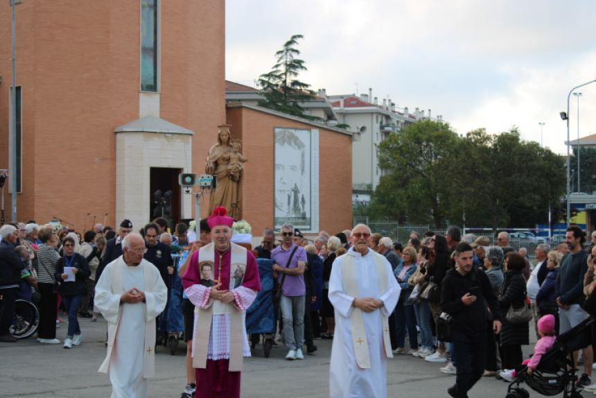 Tanti fedeli ai Salesiani per la  festa in onore di Maria Ausiliatrice