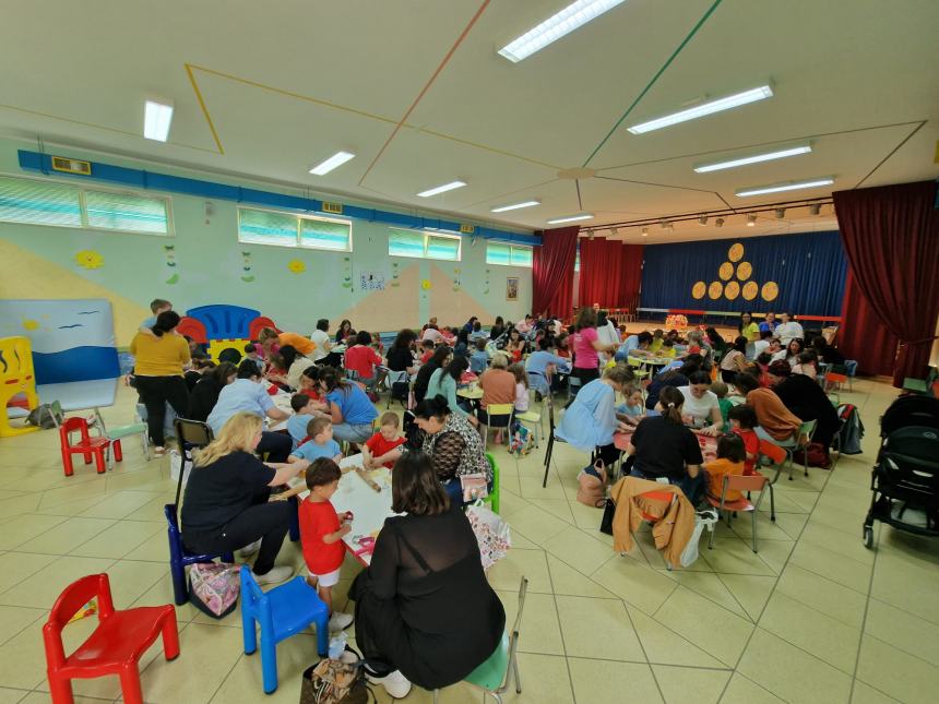 Festa della mamma nel "laboratorio" della scuola dell'infanzia