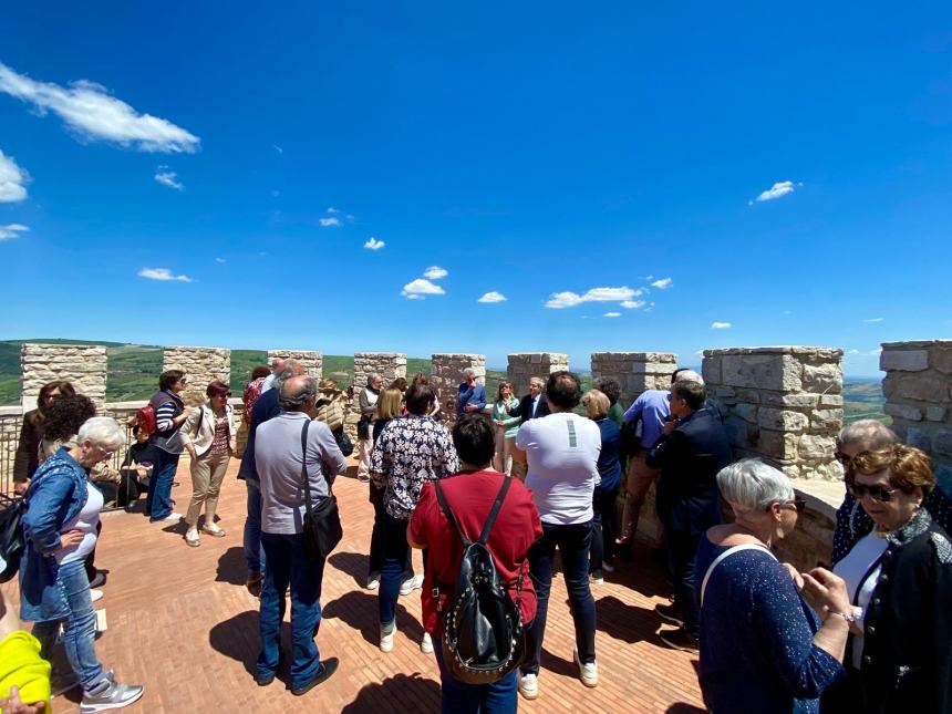 Giornata nazionale dei castelli, l’omaggio alla torre di Giovanna I d’Angiò 