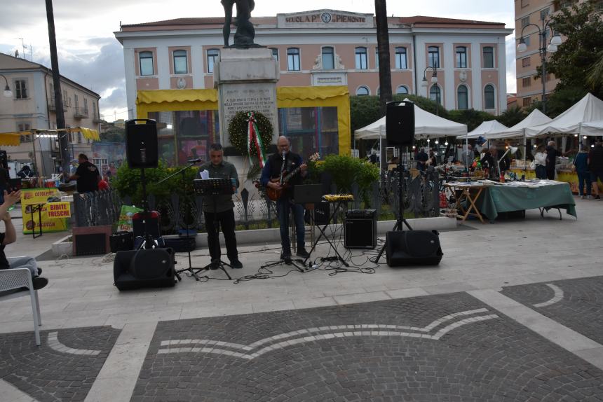 Lo "struscio" festivo: musica e divertimento nel Primo maggio termolese